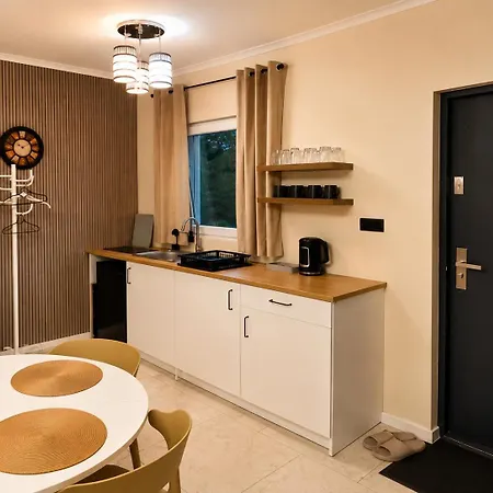 山林小屋 