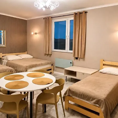 山林小屋 